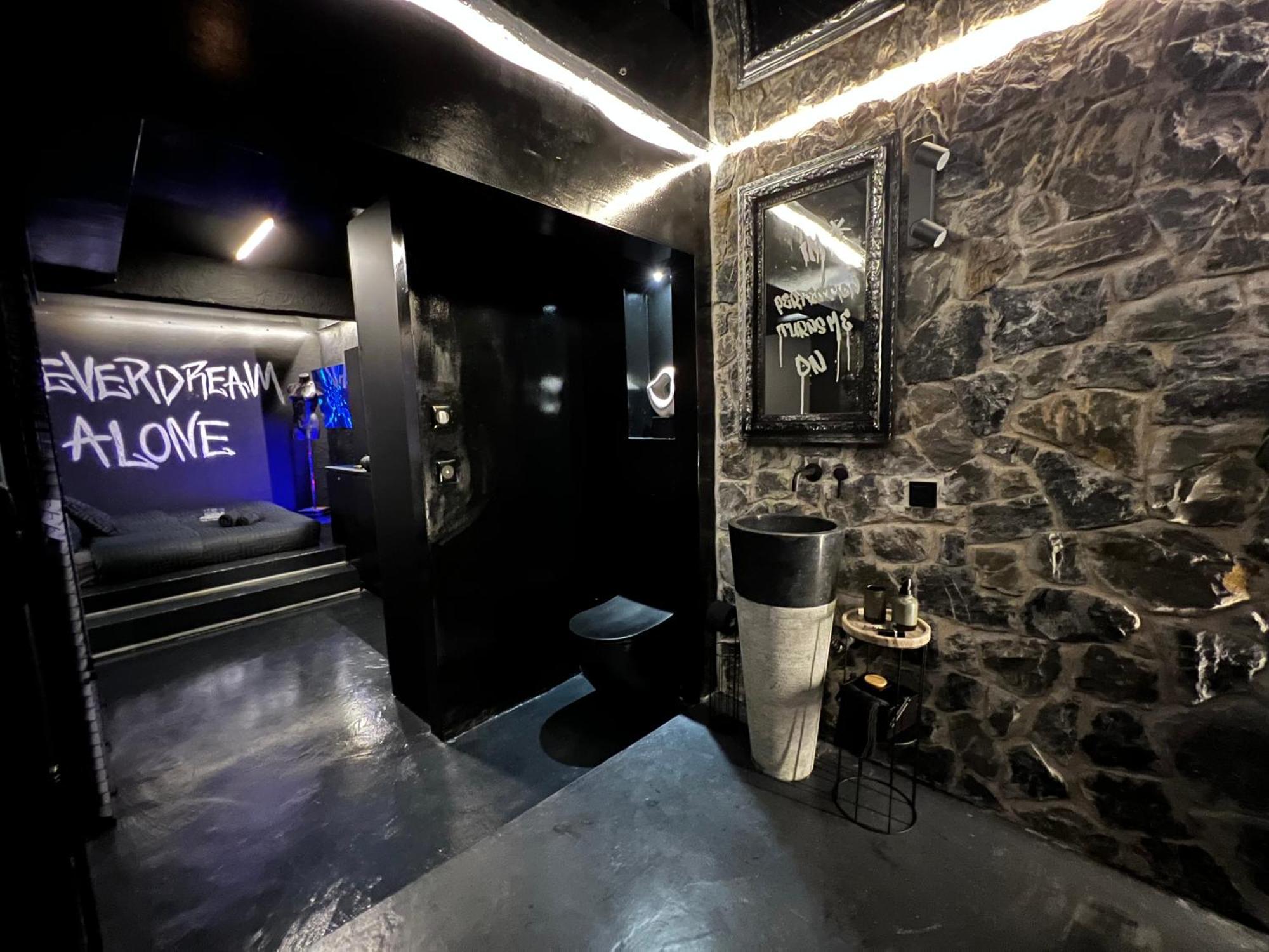 Doormat#13 Black Mirror Thessaloniki Exterior photo