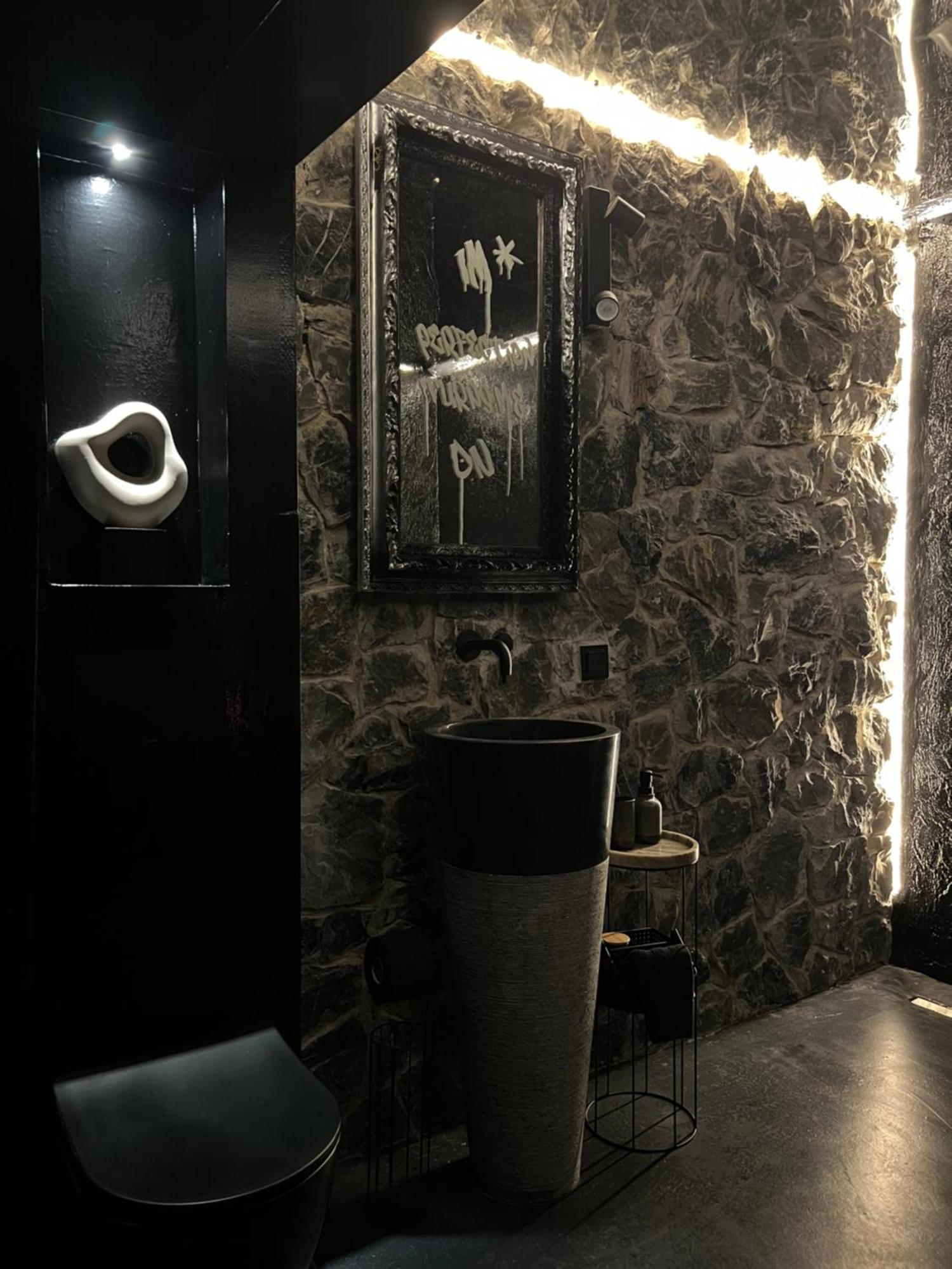 Doormat#13 Black Mirror Thessaloniki Exterior photo